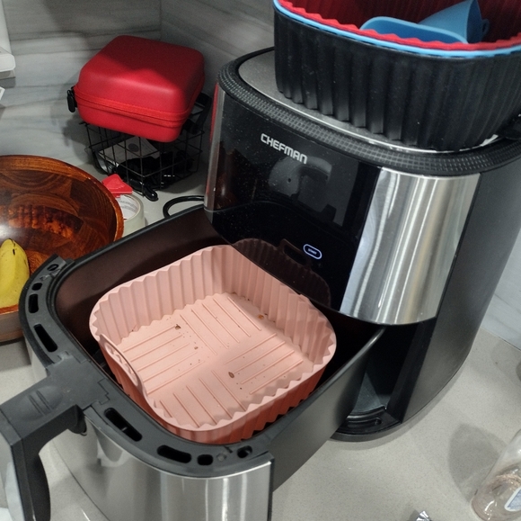 Chefman Air fryer, barely used, 3 months old, like new condition - Picture 7 of 8